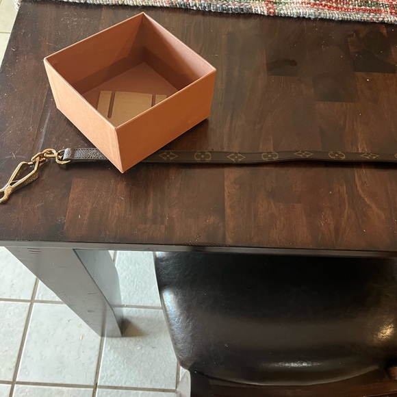 Brand new in box Louis Vuitton dog leash - Picture 4 of 5